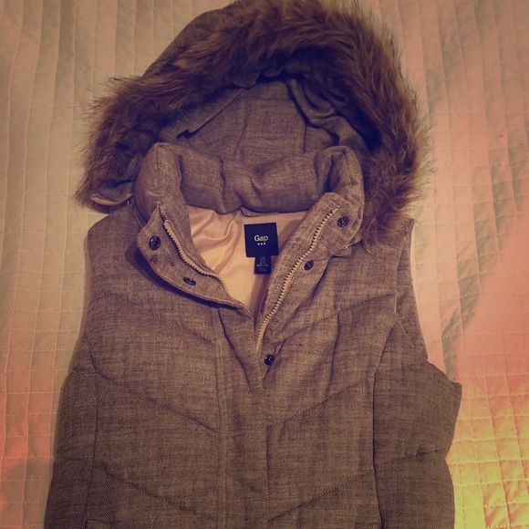 GAP Grey Vest with hood - Picture 2 of 7